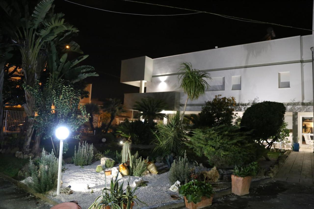 Bed and Breakfast Viro House Squinzano Exterior foto