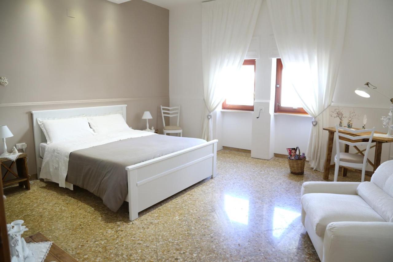 Bed and Breakfast Viro House Squinzano Exterior foto